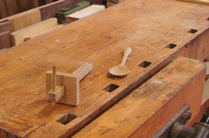 Grundlagen angewendet Streichmaß und Löffel, selbst gebaut unter Anwendung der verschiedenen Holzbearbeitungstechniken